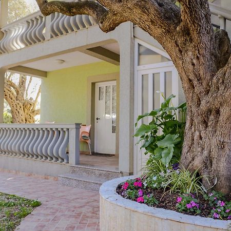 Apartments Oliva Утєха Екстер'єр фото