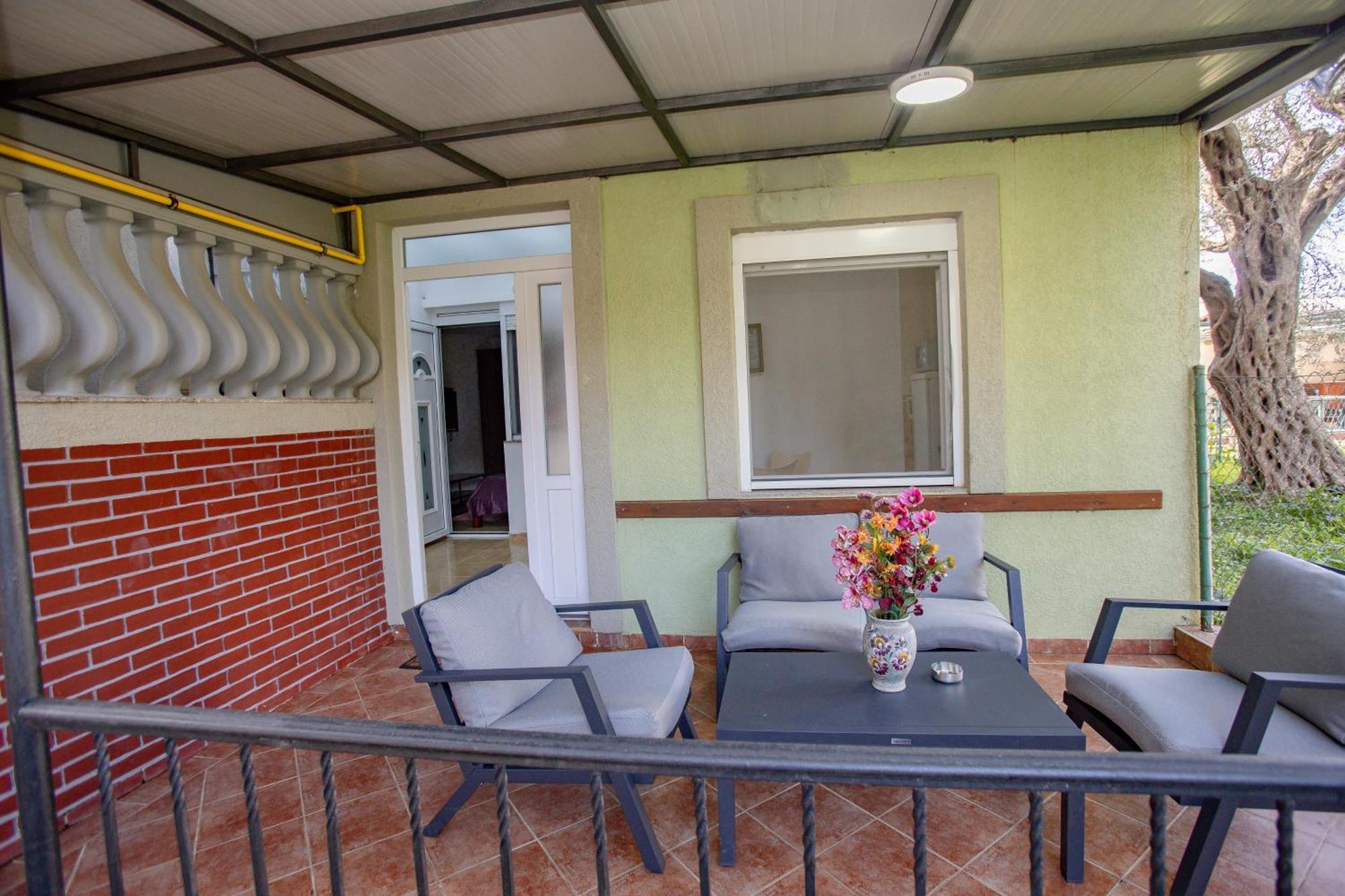 Apartments Oliva Утєха Екстер'єр фото